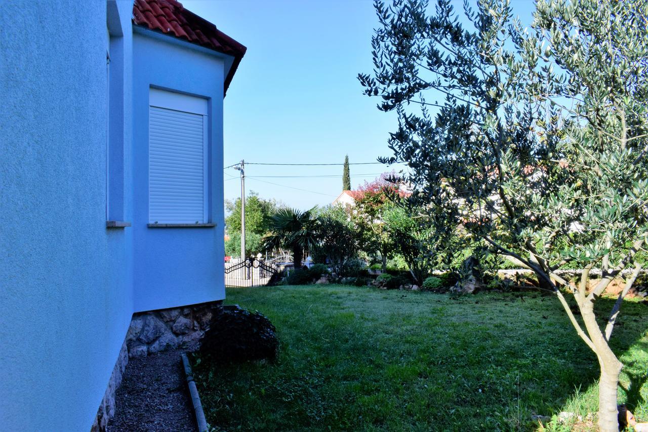 Apartment Blumen Oase Malinska Exterior photo