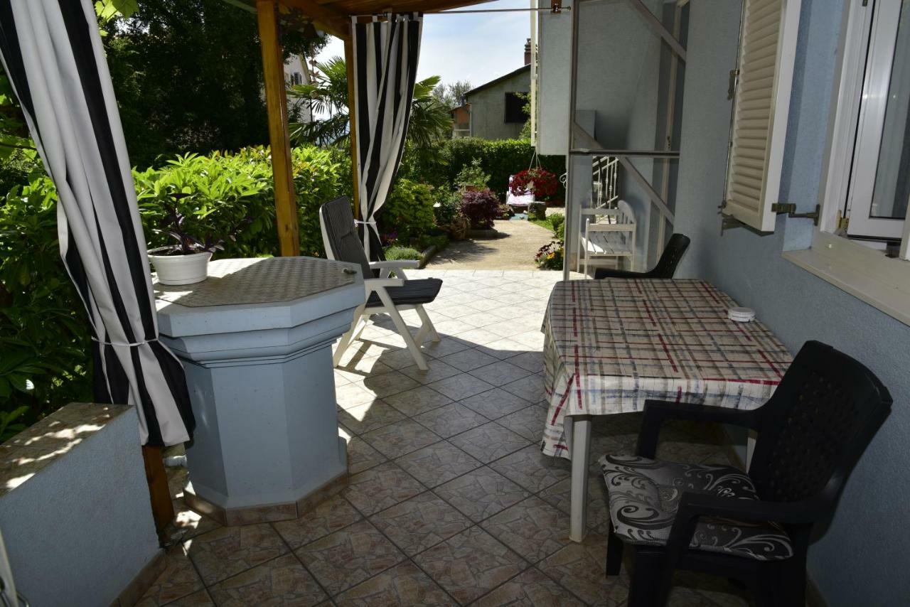 Apartment Blumen Oase Malinska Exterior photo